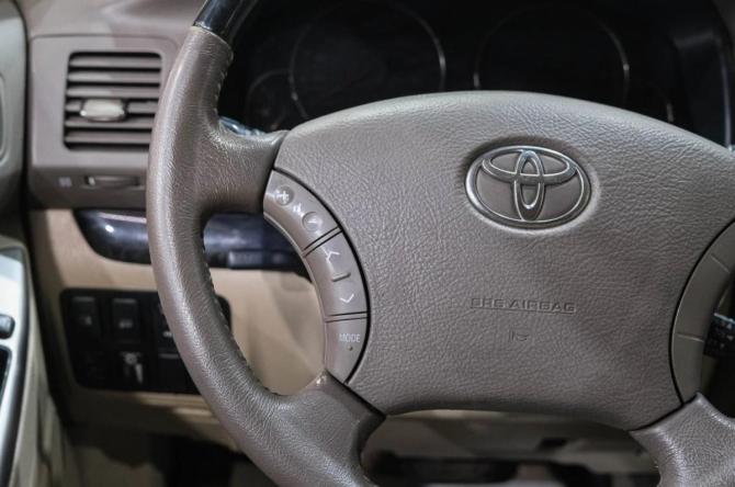 Toyota Land Cruiser Prado 120 Series Рестайлинг с пробегом 2007 года, цена 1 949 000 рублей, 180000 км, внедорожник, Автокод Объявления