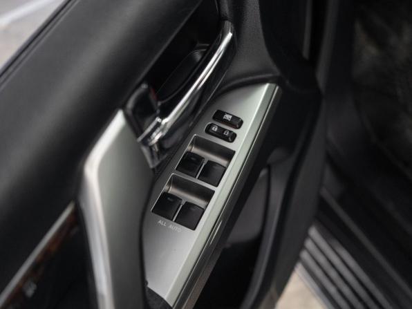 Toyota Land Cruiser 200 Series Рестайлинг 1 с пробегом 2012 года, цена 4 000 000 рублей, 260555 км, внедорожник, Автокод Объявления