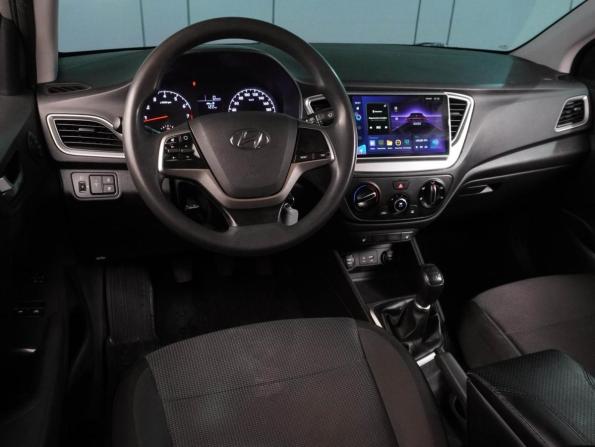 Hyundai Solaris II с пробегом 2017 года, цена 939 000 рублей, 275716 км, седан, Автокод Объявления