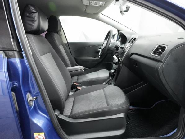 Volkswagen Polo V Рестайлинг с пробегом 2018 года, цена 1 323 000 рублей, 125000 км, седан, Автокод Объявления