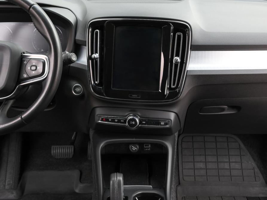 Volvo XC40 I Москва  - изображение 13