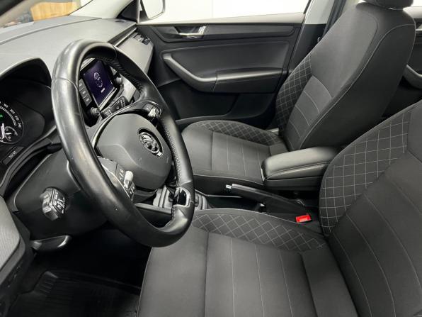 Skoda Rapid II с пробегом 2022 года, цена 1 430 000 рублей, 124439 км, лифтбек, Автокод Объявления