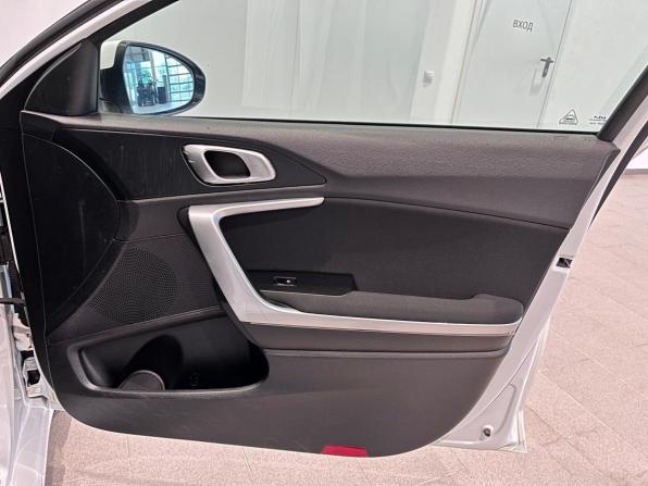 Kia Ceed III Рестайлинг с пробегом 2023 года, цена 1 990 000 рублей, 68026 км, хэтчбек, Автокод Объявления
