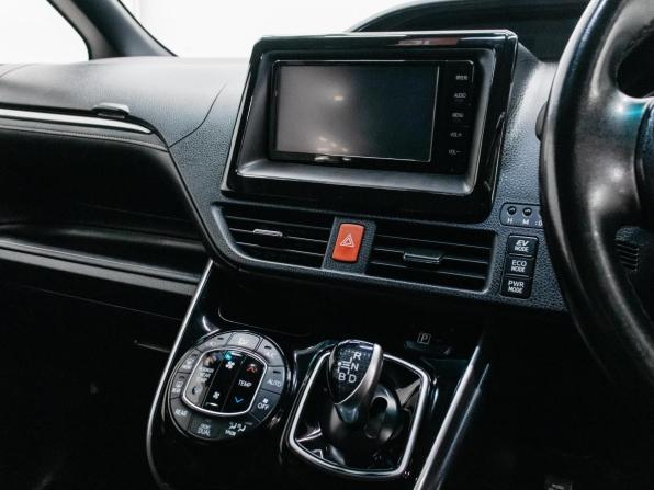 Toyota Esquire I с пробегом 2016 года, цена 1 699 000 рублей, 154529 км, минивэн, Автокод Объявления