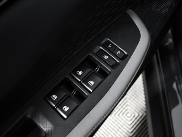 Changan UNI-V I с пробегом 2023 года, цена 2 015 790 рублей, 35315 км, лифтбек, Автокод Объявления