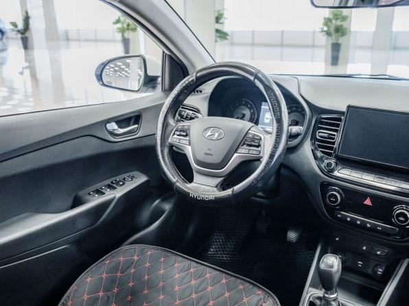 Hyundai Solaris II с пробегом 2019 года, цена 1 361 000 рублей, 102142 км, седан, Автокод Объявления
