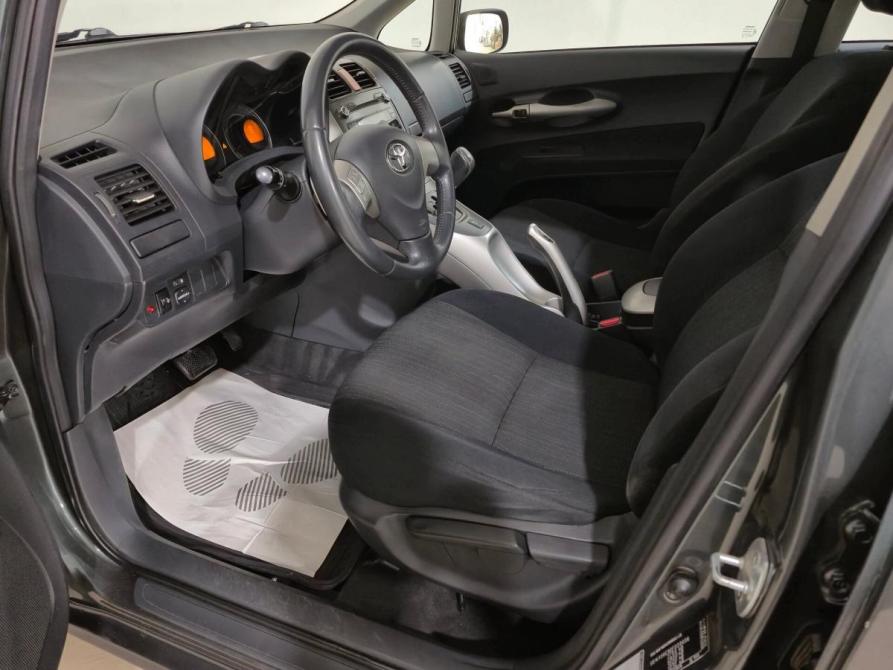 Toyota Auris I Альметьевск  - изображение 9