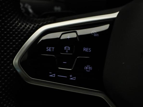 Volkswagen Tiguan II Рестайлинг с пробегом 2022 года, цена 3 749 000 рублей, 46660 км, внедорожник, Автокод Объявления