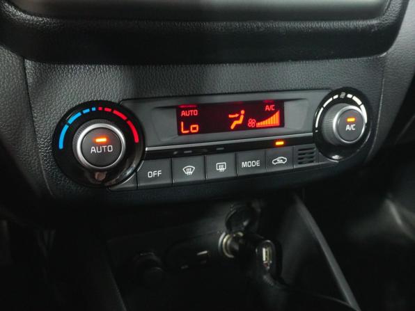 Kia Rio III Рестайлинг с пробегом 2015 года, цена 928 000 рублей, 174661 км, седан, Автокод Объявления