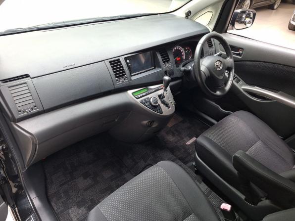 Toyota ISis I Рестайлинг с пробегом 2010 года, цена 1 150 000 рублей, 120411 км, компактвэн, Автокод Объявления
