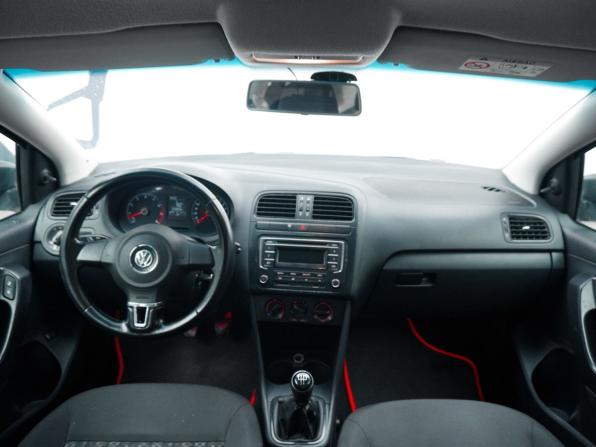 Volkswagen Polo V Рестайлинг с пробегом 2015 года, цена 739 900 рублей, 200000 км, седан, Автокод Объявления