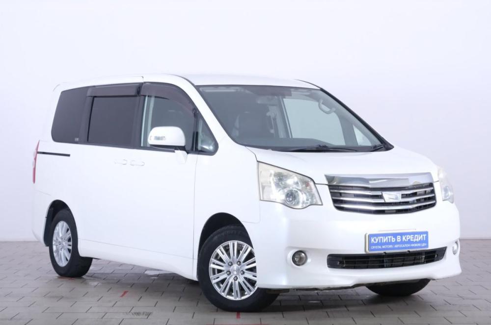Toyota Noah II (R70) Омск  - изображение 1