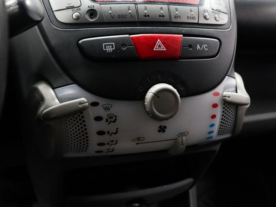 Peugeot 107 I Рестайлинг Минеральные Воды  - изображение 14