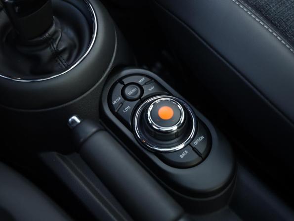 Mini Hatch III (F55/F56) Рестайлинг с пробегом 2020 года, цена 2 399 000 рублей, 82000 км, хэтчбек, Автокод Объявления