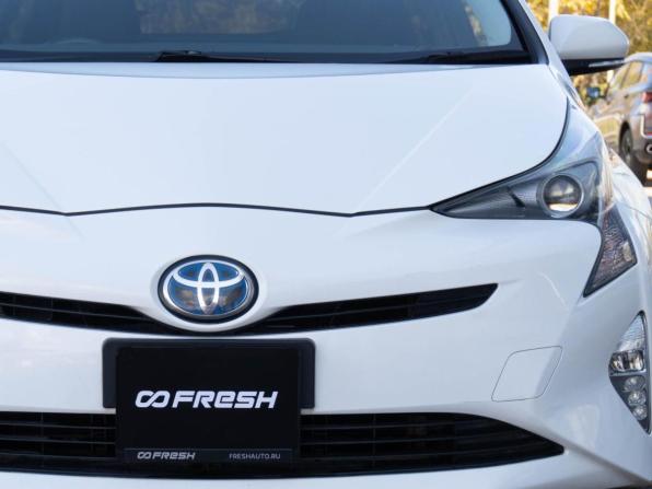 Toyota Prius IV (XW50) с пробегом 2018 года, цена 1 730 000 рублей, 137011 км, лифтбек, Автокод Объявления