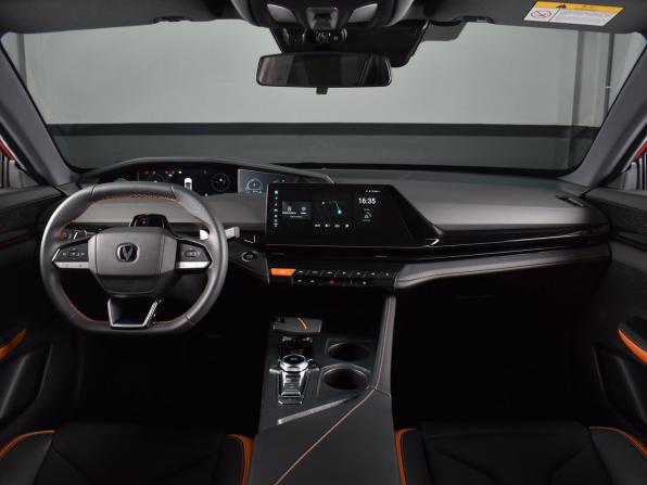 Changan UNI-V I с пробегом 2023 года, цена 2 299 995 рублей, 9748 км, лифтбек, Автокод Объявления