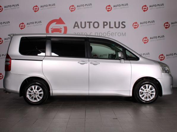 Toyota Noah II (R70) с пробегом 2010 года, цена 1 030 000 рублей, 374500 км, минивэн, Автокод Объявления