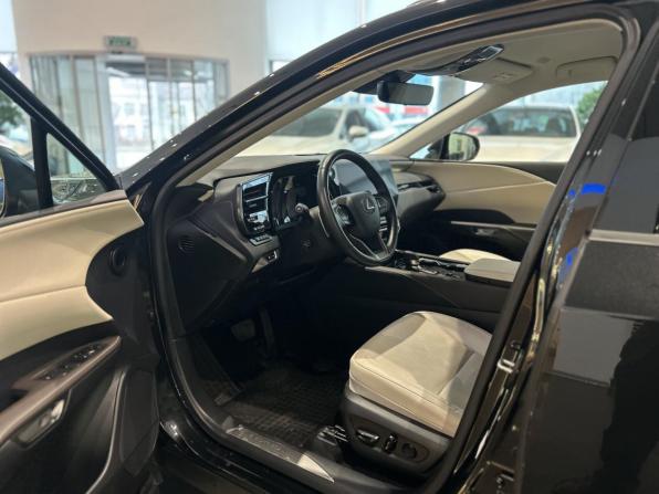 Lexus RX V с пробегом 2023 года, цена 8 562 968 рублей, 17526 км, внедорожник, Автокод Объявления