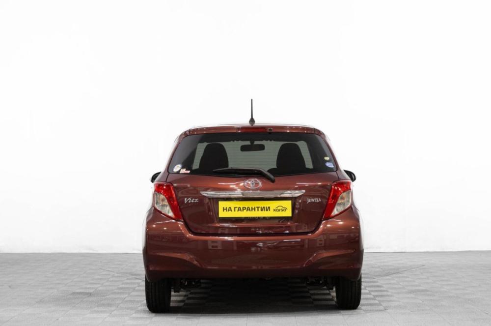 Toyota Vitz III (XP130) Барнаул  - изображение 6