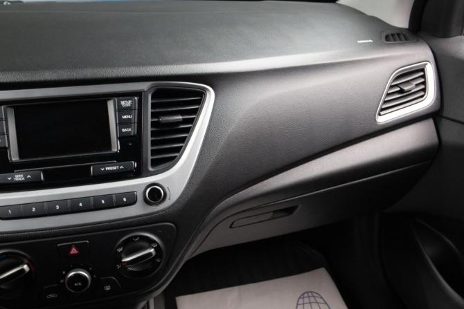 Hyundai Solaris II с пробегом 2018 года, цена 1 359 000 рублей, 70000 км, седан, Автокод Объявления