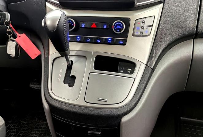 Hyundai H-1 II с пробегом 2015 года, цена 1 640 000 рублей, 352777 км, минивэн, Автокод Объявления