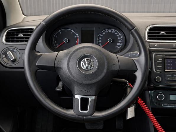 Volkswagen Polo V с пробегом 2014 года, цена 887 000 рублей, 109360 км, седан, Автокод Объявления
