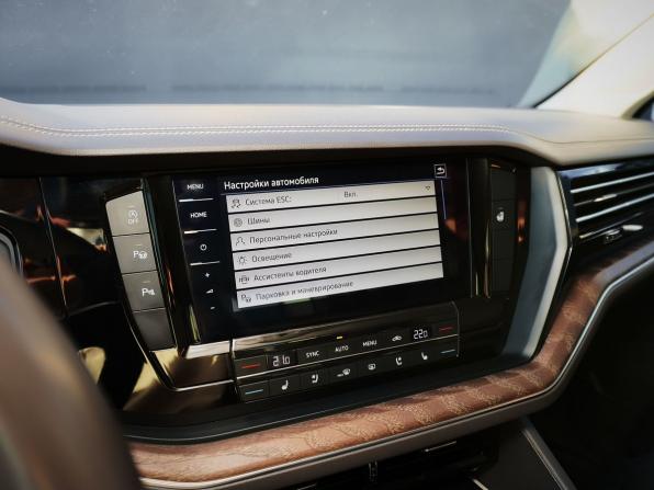 Volkswagen Touareg III с пробегом 2018 года, цена 3 999 500 рублей, 62745 км, внедорожник, Автокод Объявления