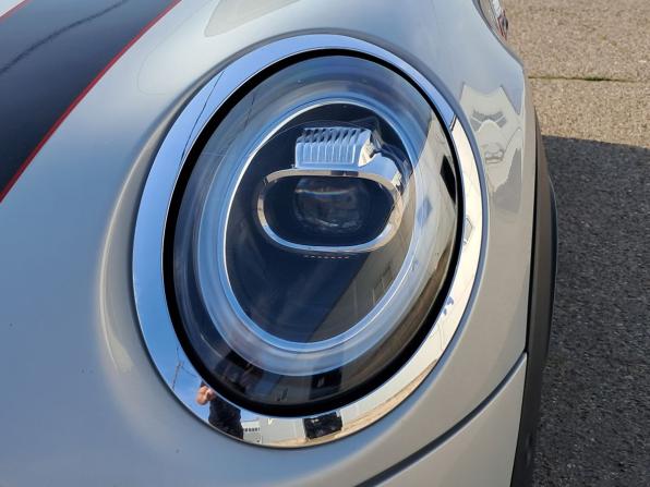 Mini Hatch III (F55/F56) Рестайлинг с пробегом 2021 года, цена 2 920 000 рублей, 69686 км, хэтчбек, Автокод Объявления