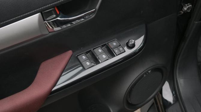 Toyota Hilux VIII Рестайлинг 2 с пробегом 2025 года, цена 7 500 000 рублей, 10 км, пикап, Автокод Объявления