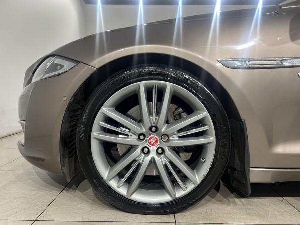 Jaguar XJ IV (X351) Рестайлинг с пробегом 2017 года, цена 2 390 000 рублей, 163428 км, седан, Автокод Объявления