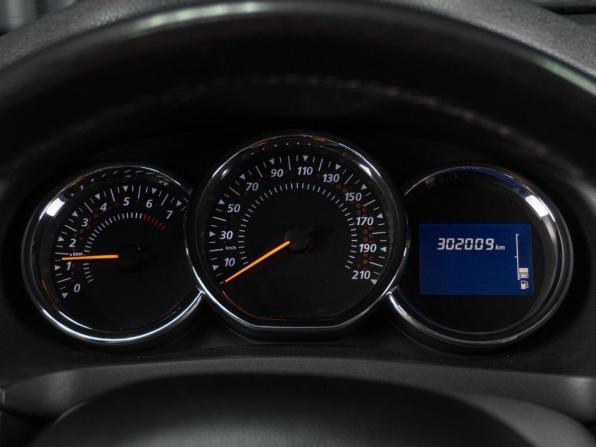 Renault Logan II Рестайлинг с пробегом 2018 года, цена 699 000 рублей, 302009 км, седан, Автокод Объявления