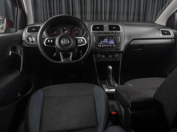 Volkswagen Polo V Рестайлинг с пробегом 2019 года, цена 1 309 000 рублей, 106900 км, седан, Автокод Объявления