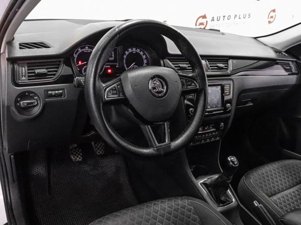 Skoda Rapid I с пробегом 2017 года, цена 989 000 рублей, 124740 км, лифтбек, Автокод Объявления