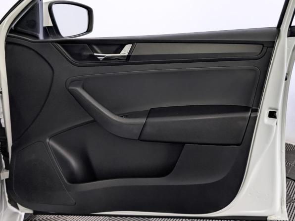 Skoda Rapid I Рестайлинг с пробегом 2019 года, цена 815 000 рублей, 257323 км, лифтбек, Автокод Объявления