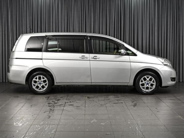 Toyota ISis I Рестайлинг с пробегом 2011 года, цена 974 000 рублей, 174625 км, компактвэн, Автокод Объявления