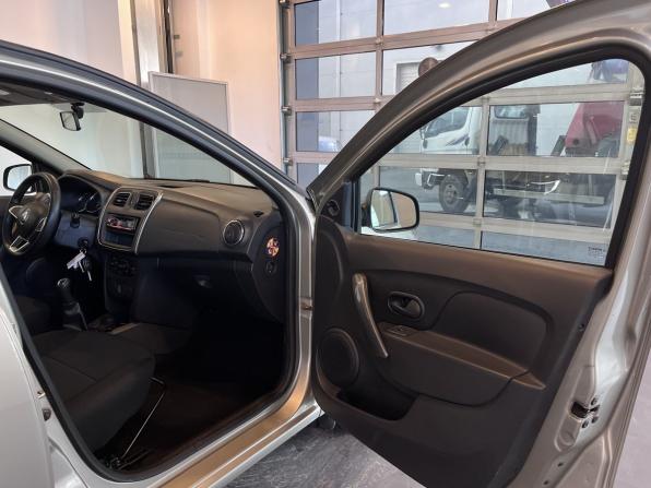 Renault Logan II Рестайлинг с пробегом 2018 года, цена 920 000 рублей, 83443 км, седан, Автокод Объявления