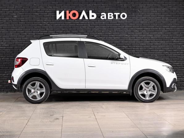 Renault Sandero II Рестайлинг с пробегом 2020 года, цена 1 140 000 рублей, 136568 км, хэтчбек, Автокод Объявления