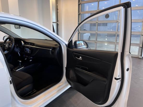 Kia Rio IV Рестайлинг с пробегом 2021 года, цена 1 550 000 рублей, 136989 км, седан, Автокод Объявления