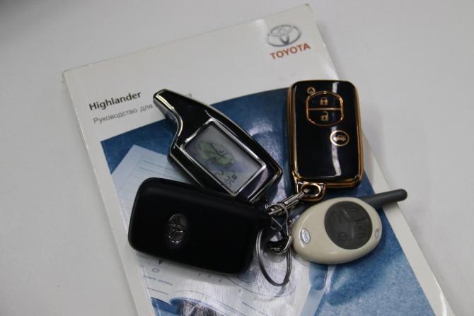 Toyota Highlander II (XU40) Рестайлинг с пробегом 2012 года, цена 2 195 950 рублей, 210578 км, внедорожник, Автокод Объявления