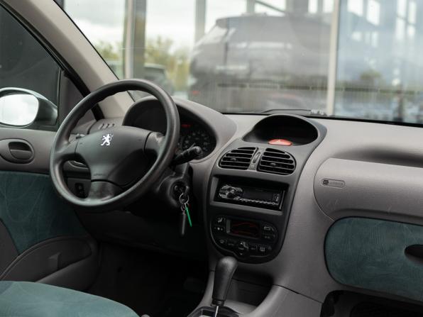 Peugeot 206 с пробегом 2002 года, цена 270 000 рублей, 99213 км, хэтчбек, Автокод Объявления