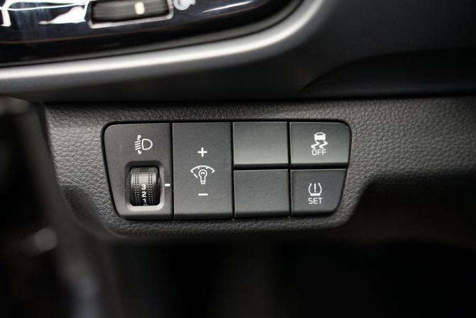 Kia Stonic I с пробегом 2018 года, цена 1 950 000 рублей, 104600 км, внедорожник, Автокод Объявления