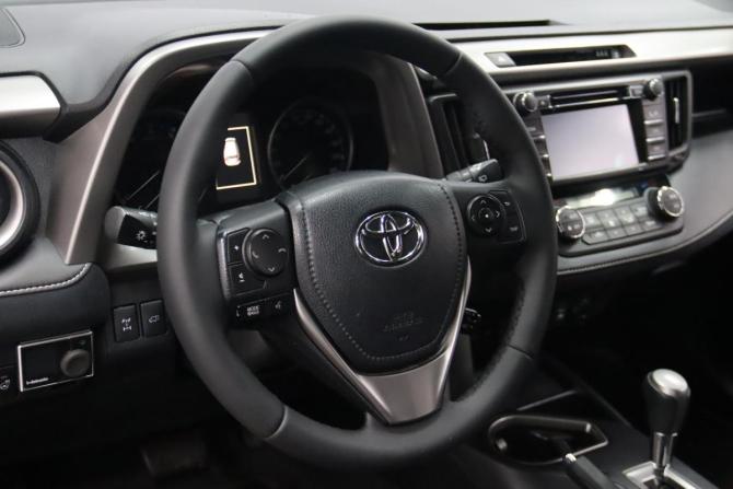 Toyota RAV4 IV (XA40) Рестайлинг с пробегом 2016 года, цена 2 695 950 рублей, 63777 км, внедорожник, Автокод Объявления