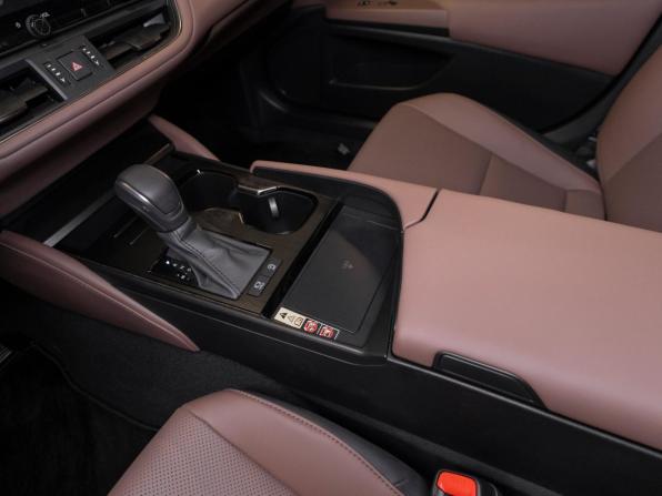 Lexus ES VII Рестайлинг 2 с пробегом 2025 года, цена 5 700 000 рублей, 17 км, седан, Автокод Объявления