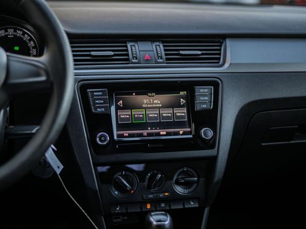 Skoda Rapid I Рестайлинг с пробегом 2018 года, цена 950 000 рублей, 216484 км, лифтбек, Автокод Объявления