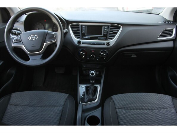 Hyundai Solaris II с пробегом 2017 года, цена 1 345 000 рублей, 80000 км, седан, Автокод Объявления