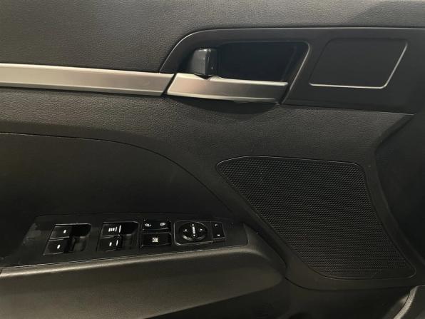 Hyundai Elantra VI (AD) Рестайлинг с пробегом 2019 года, цена 1 060 000 рублей, 379559 км, седан, Автокод Объявления