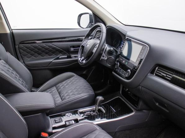Mitsubishi Outlander III Рестайлинг 3 с пробегом 2022 года, цена 3 495 000 рублей, 9800 км, внедорожник, Автокод Объявления