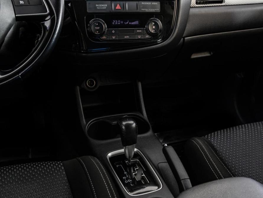 Mitsubishi Outlander III Рестайлинг 2 Санкт-Петербург  - изображение 11