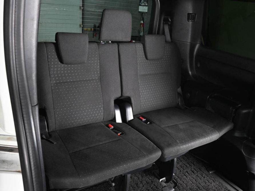 Toyota Noah III (R80) Рестайлинг Ростов-на-Дону  - изображение 12