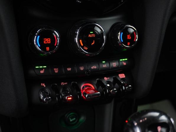 Mini Hatch III (F55/F56) с пробегом 2018 года, цена 2 853 041 рубль, 85559 км, хэтчбек, Автокод Объявления